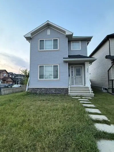 Beautiful and well-maintained home available for rent in the desirable Saddle Ridge/Saddlebrook comm...