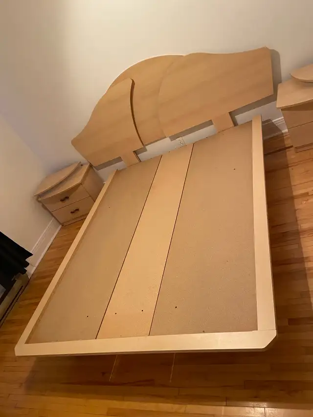 Set de chambre en mélanine blanchie in Beds & Mattresses in City of Montréal - Image 2