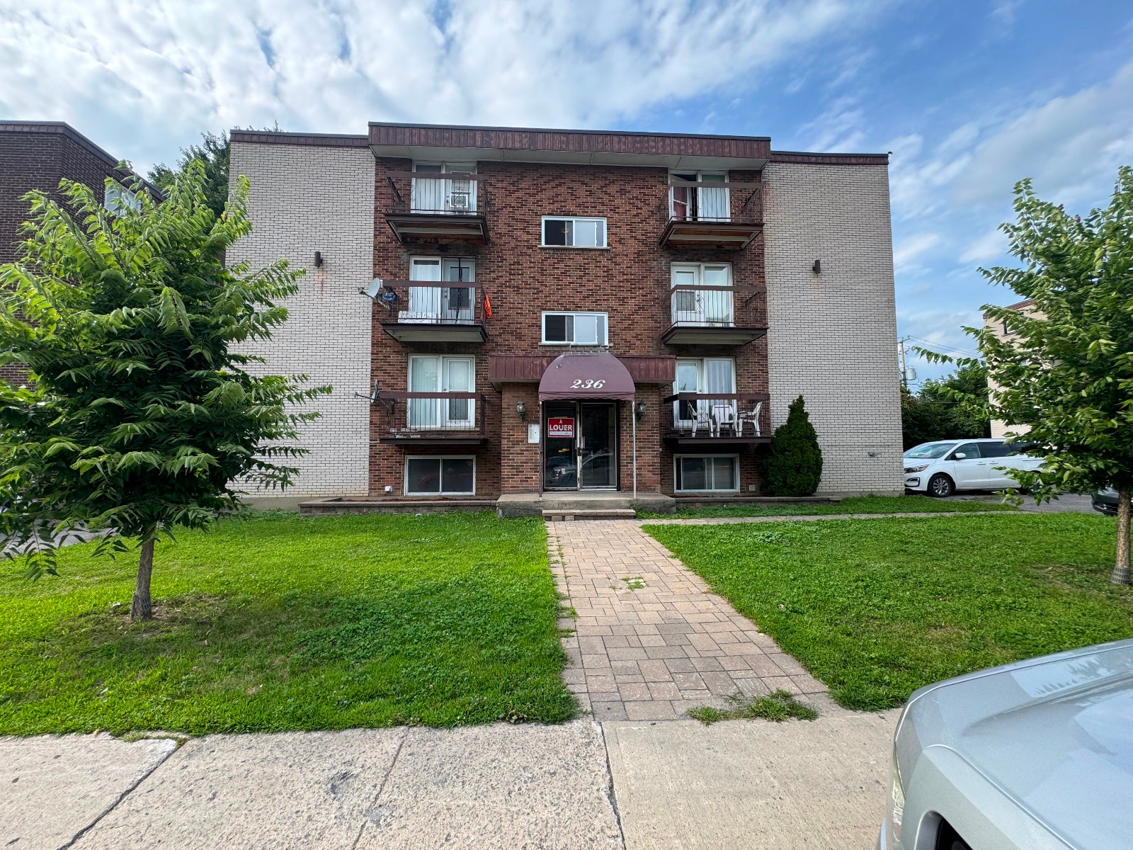 236 Boulevard Cartier Ouest — photo 1
