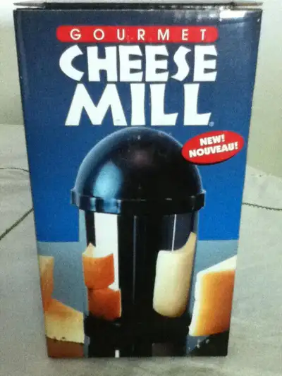 Moulin à fromage Gourmet NEUF Jamais sorti de son emballage Peut aussi moudre les noix, bonbons, cra...