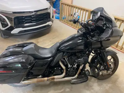 2023 roadglide st, 5500km, trask 2 into 1 stainless exhaust, klockworx windsheild, Krause triple tre...