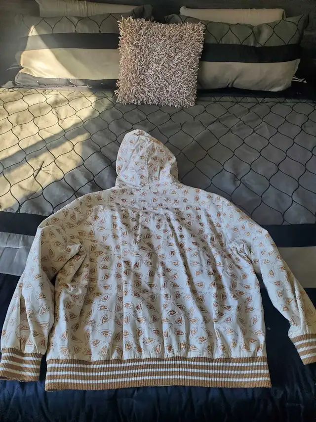 Blue Jay's jacket in Men's in Oshawa / Durham Region - Image 3