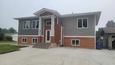 New infill bi-level build in Westview bordering Hampton. 1,365 sq ft on main floor. Large three bedr...