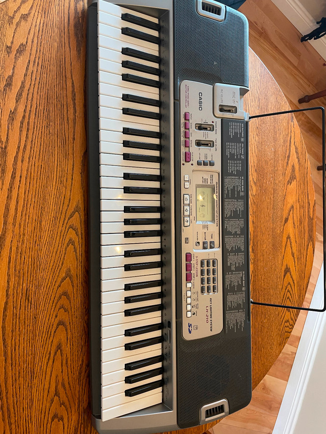 Electric Keyboard in Pianos & Keyboards in Kingston