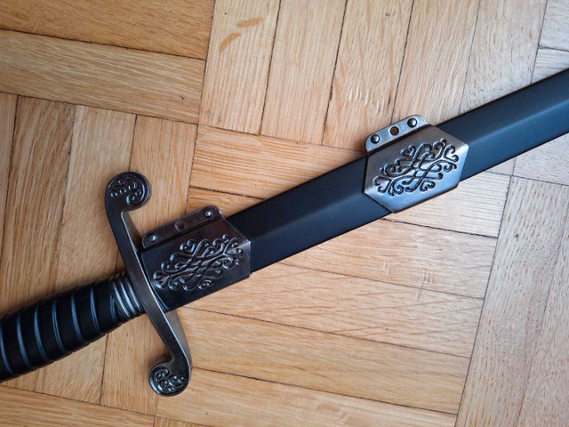 decorative dagger / couteau décoratif medieval in Arts & Collectibles in City of Montréal - Image 3