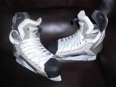 Youth's Sz:4.5D Easton Synergy Hockey Skates, View more