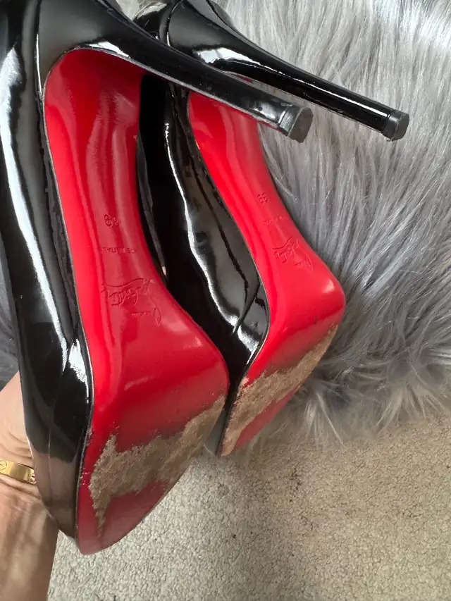 Authentic Christian Louboutin Bianca BlackPatent Platform Stilet in Women's - Shoes in City of Toronto - Image 5