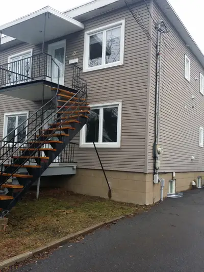 Appartement 4 et 1/2 à Louer