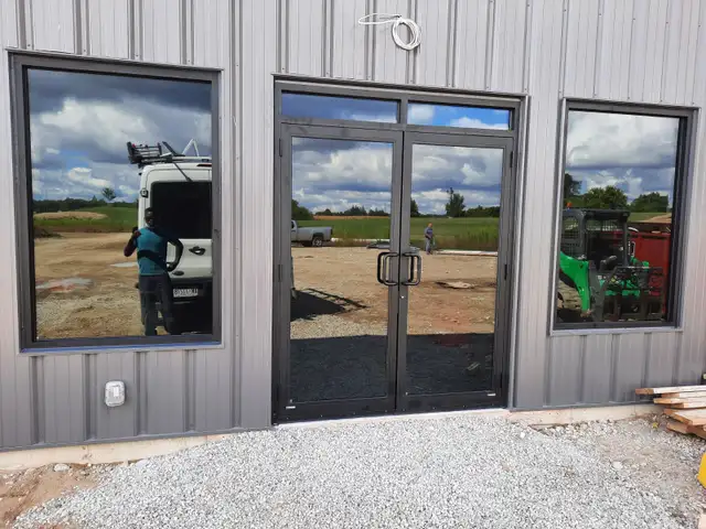 Experience Glazier, or with knowledge & Assistant Glazier in Construction & Trades in Kitchener / Waterloo - Image 8