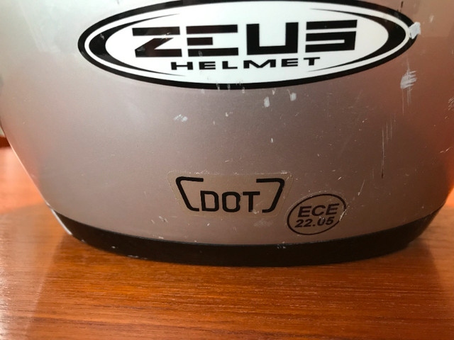 ZEUS FULL-FACE MOTORCYCLE HELMET in Motorcycle Parts & Accessories in St. Catharines - Image 2