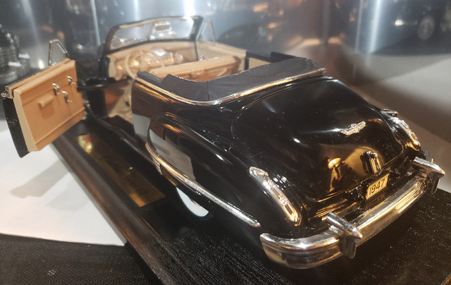 Cadillac 1947 Series 62 Conv. black Anson 1:18 Diecast in Arts & Collectibles in Sarnia - Image 3