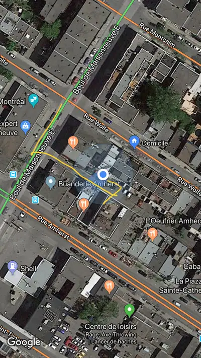 J'ai un stationnement extérieur de disponible au coin de Atateken et de Maisonneuve. I have an exter...