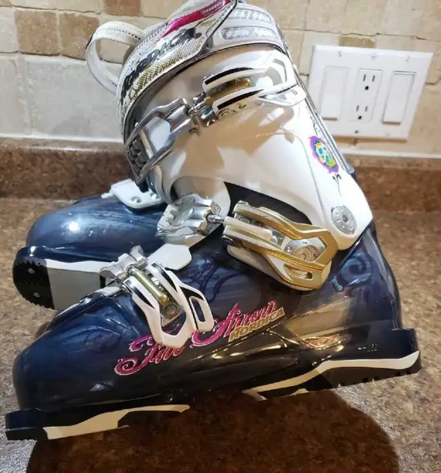 Botte de ski NEUF Nordica in Ski in Laval / North Shore - Image 7