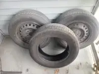 2 pneus d'été avec rims + spare usés 195/65R15