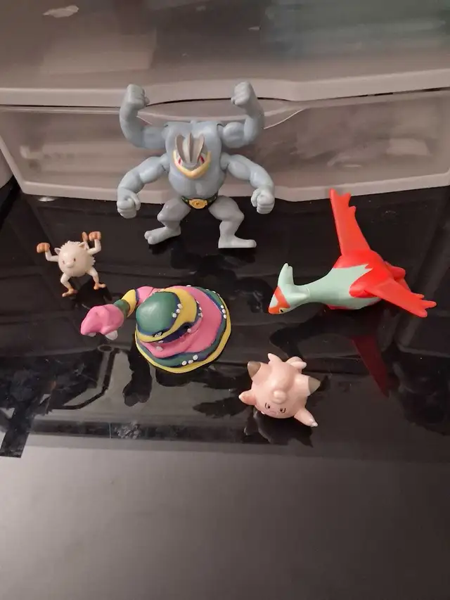Pokémon action figures bundle 