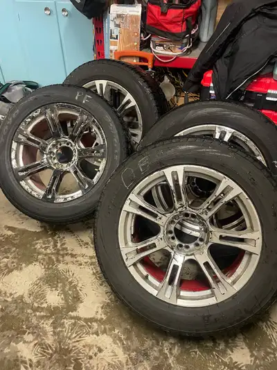 Toyo 20” rims and tires Mud and snow Fits Ford and Chevy 6bolt Comes with centres and log nuts