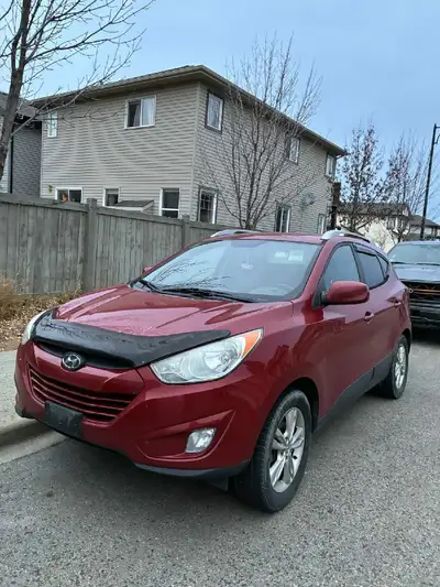 2010 Hyundai Tucson GLS AWD Up for sale is our dependable Tucson. Has a fuel efficient 4 cylinder en...