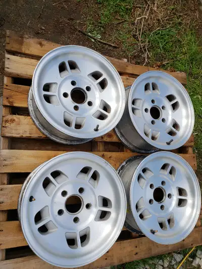Excellent etat. Bolt Pattern 114.3