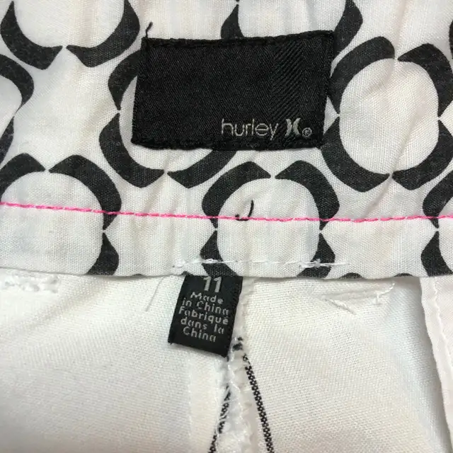 NWOT Hurley shorts - Size 11 in Women's - Bottoms in Barrie - Image 6