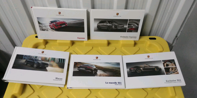 Porsche 5 livrets  Édition 2012  (4) et 2017 (1) in Arts & Collectibles in City of Montréal - Image 2