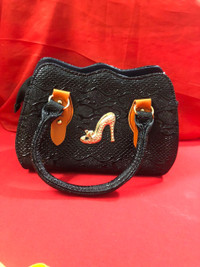 New women hand bags/ purses available in 3 colors 
