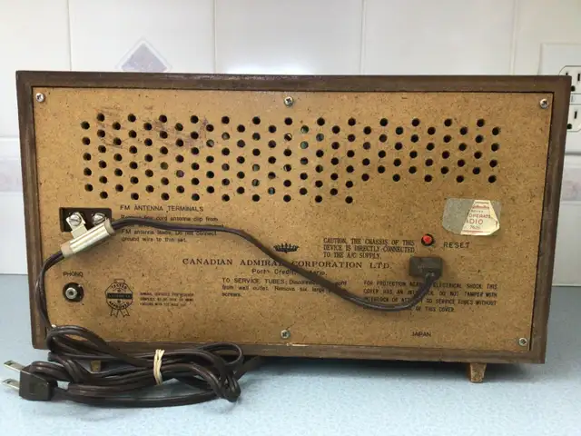 Admiral AM - FM Tube Radio in Stereo Systems & Home Theatre in Lethbridge - Image 3