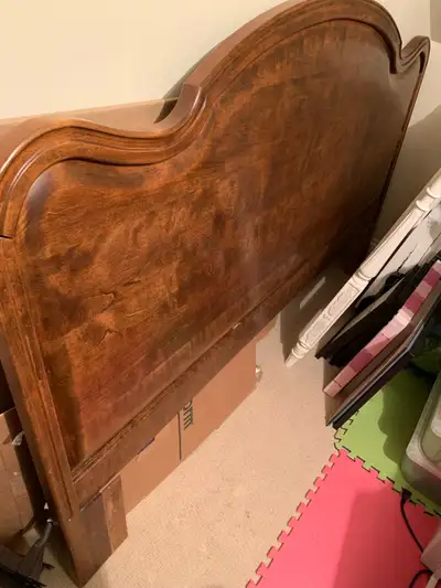 Solid wood headboard / tête de lit en bois massif, View more