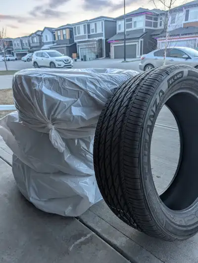 Selling a set of 4 Bridgestone Turanza EL440 tires, size 215/55R18 95H. These are original equipment...