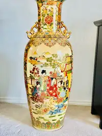  Antique Japanese vase 