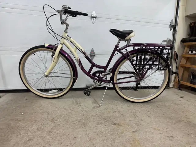 Ladies Schwin Sanctuary city bike for sale. in Cruiser, Commuter & Hybrid in City of Montréal - Image 3