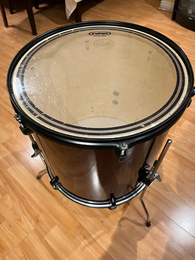 FLOOR TOM EXCELLENT CONDITION in Drums & Percussion in Oshawa / Durham Region - Image 2