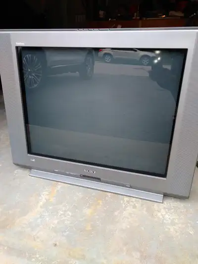 Sony Trinitron CRT TVs 32" and 27". Good working condition