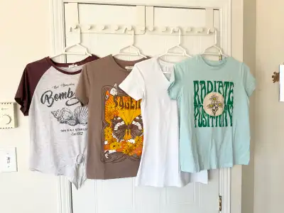 12 vêtements femme taille très petit/petit ensemble 10$.Mango,Bu, View more
