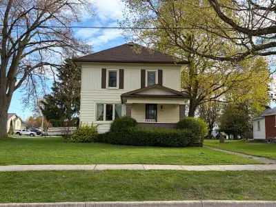 Large 4-bedroom house available for rent in Listowel, offering a comfortable living space. The house...