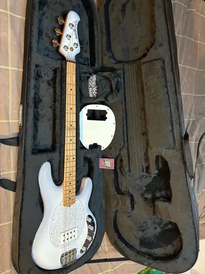 Ernie Ball Music Man Stingray Special 4H in Snowy Night, View more