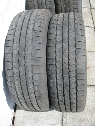 $100 pour l'ensemble de 4 Pneus été Goodyear Wrangler 265-70-R17, Usure: 2 à 6/32 2 à 5/32 Voir phot...