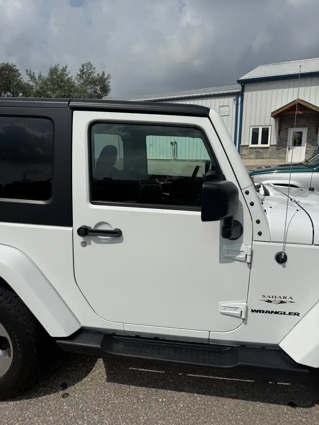 2016 Jeep Wrangler Sahara - Automatice 556564853053214723