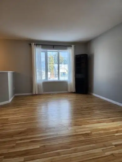 Cozy 3 bed 2 bath Copper Ridge home for rent in Long Term Rentals in Whitehorse - Image 8
