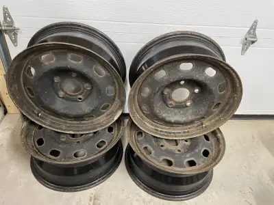 17” steel wheels off a Ram 1500 5x 5.5 or 5x 139.7mm with 77.8mm center bore