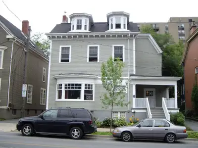 SUMMER SUBLET MAY 1 - AUGUST 31 2026 Main Level 1 bed 1 bath Apartment Next to St. Mary’s University...