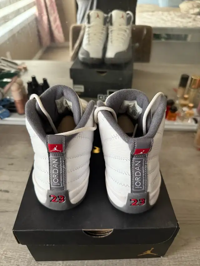 Jordan 12 Retro White dark Grey (GS) size 7 in Men's Shoes in Kitchener / Waterloo - Image 5