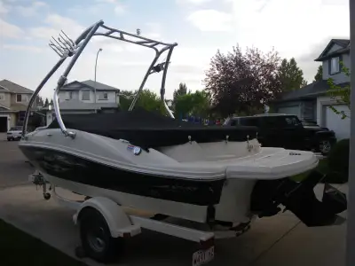 2007 Sea Ray 185 Sport Bowrider | 200 Hours | Wake Tower | Trailer | Summer Ready Boating season is...