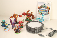 8 Skylanders Figures and Skylanders Giants - Nintendo Wii Game P