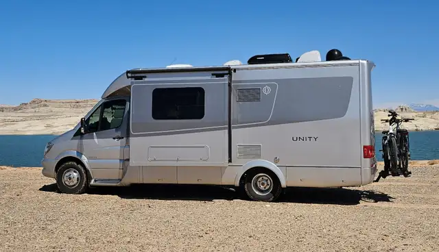 VR  (Motorisé) classe B+ 2019 31 000 Km - Leisure Travel Unity in RVs & Motorhomes in Sherbrooke - Image 2