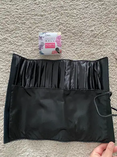 Brand new QUO Brush Roll, Great Christmas gift.