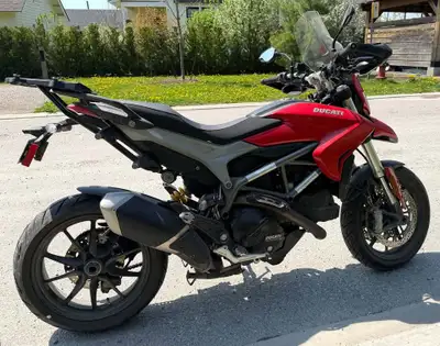 Ducati Hyperstrada supermotard 2014, the touring version of the Hypermotard. IF THE AD IS UP, THE BI...