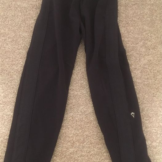 Girls Ivivva Pursuit Lined Navy Pant sz 7 in Kids & Youth in Medicine Hat