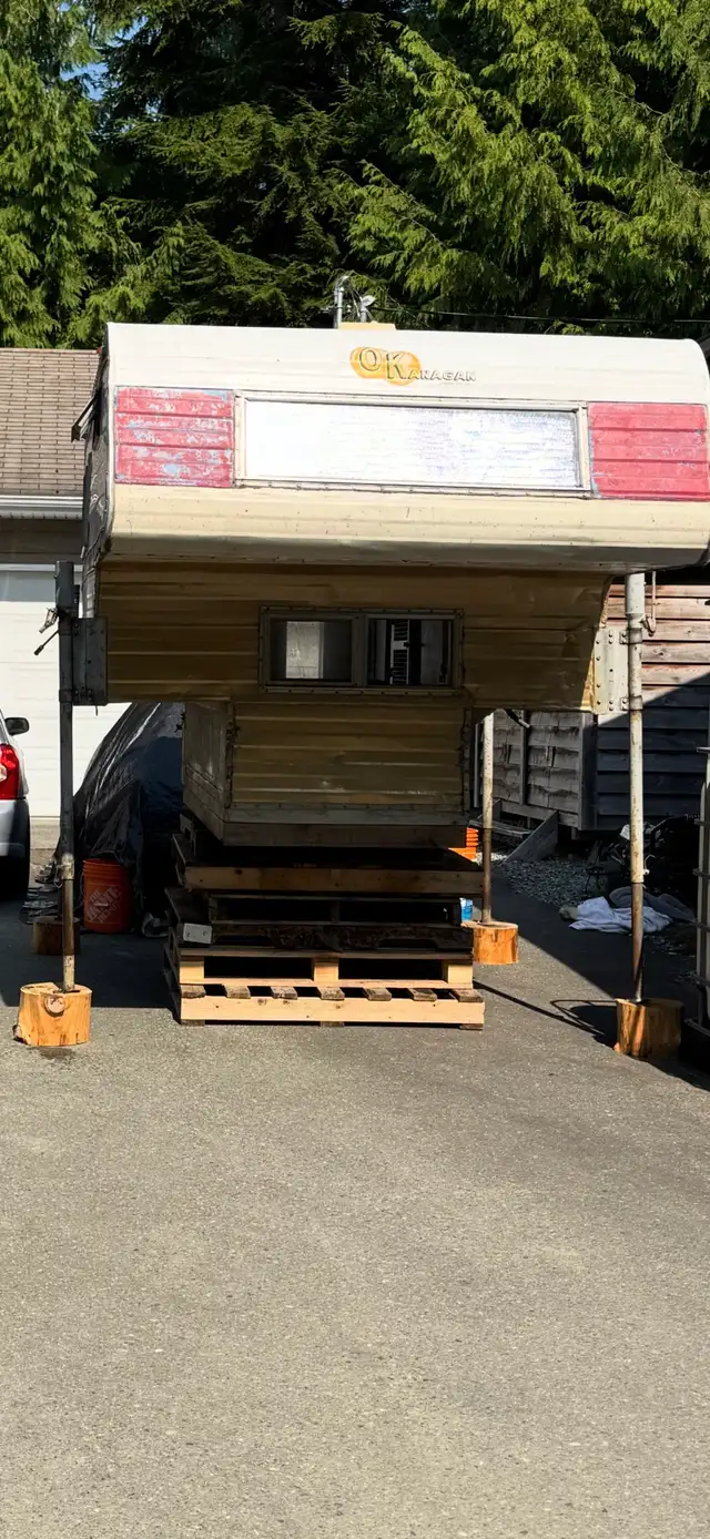 Classic Okanagan Slide-In Camper – Fits Midsize Truck in Travel Trailers & Campers in Port Alberni - Image 4