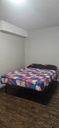 Room for rent in Basement for 1 couple Sheridan Brampton