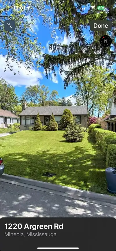 3 bed, 1 bath upper floor in port credit ready for move-in. Within walking distance to Port Credit G...